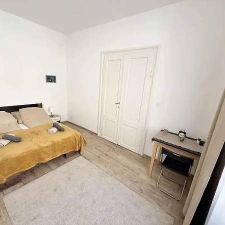 Appartement Kiraly 12 *